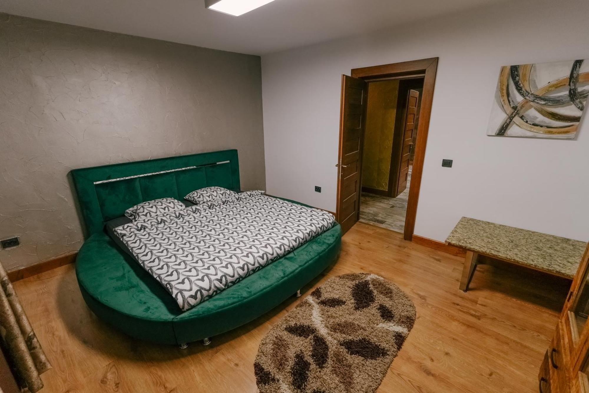 Madison Lake Villa Балотешти Экстерьер фото